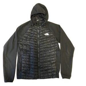 Men’s north face jacket - size medium